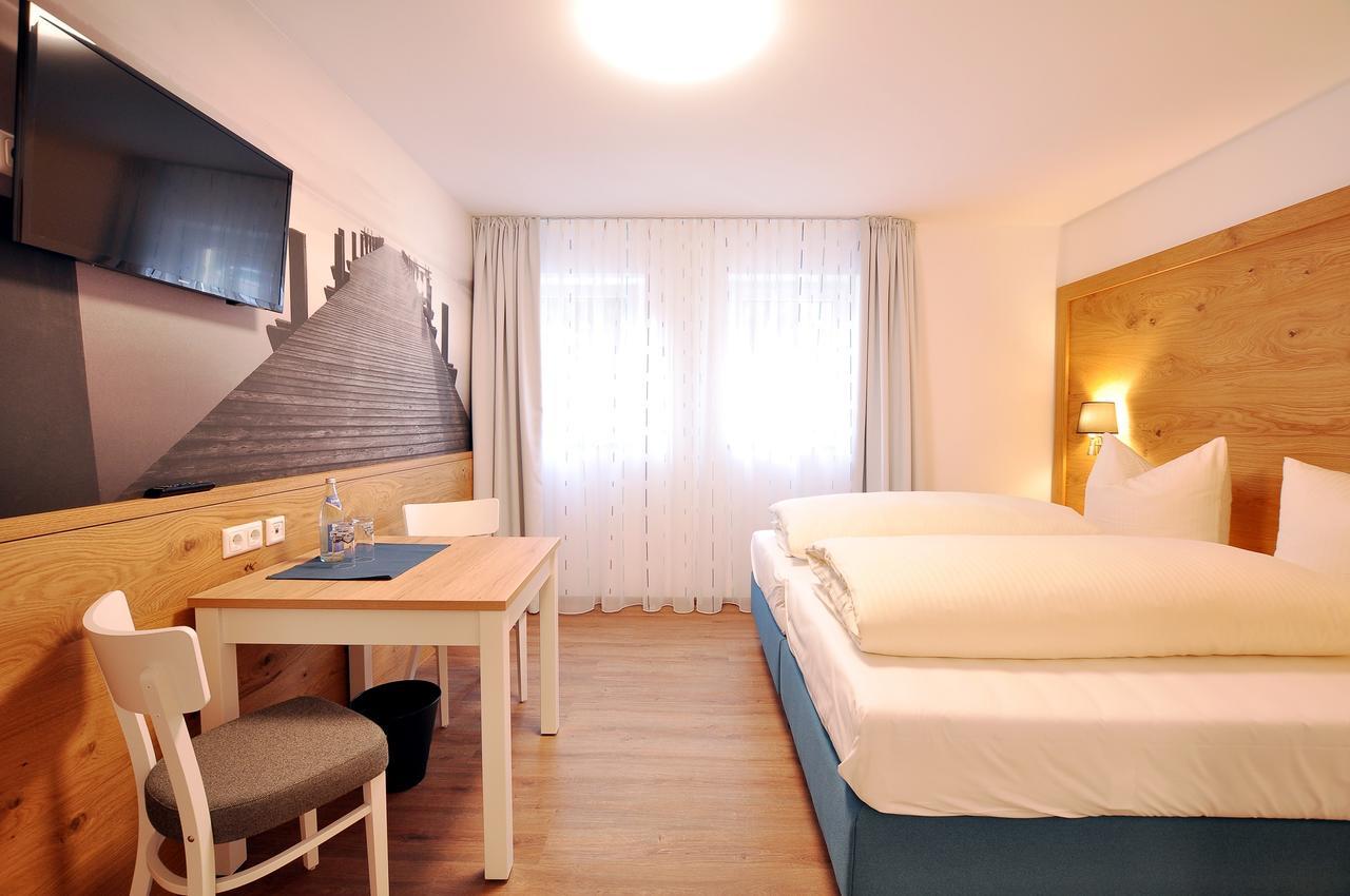 Gaestehaus Zur Krone ヴァルテンホーフェン エクステリア 写真